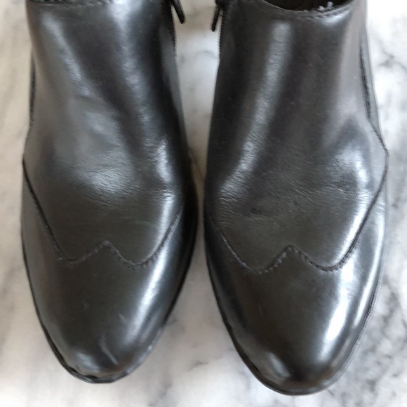 Born Ankle Booties W6.5 Black Preloved in Good Condition - Picture 8 of 14